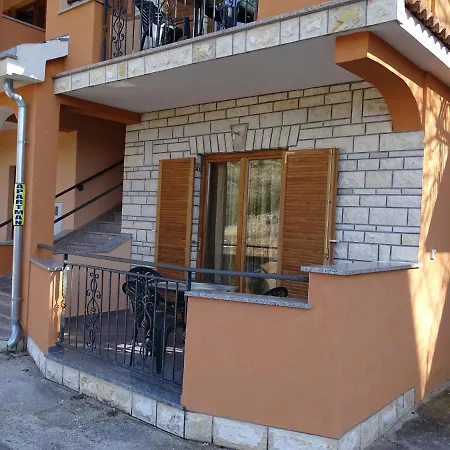 Orange & White Apartment Rovanjska