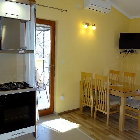 Orange & White Apartment Rovanjska