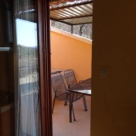 Orange & White Rovanjska
